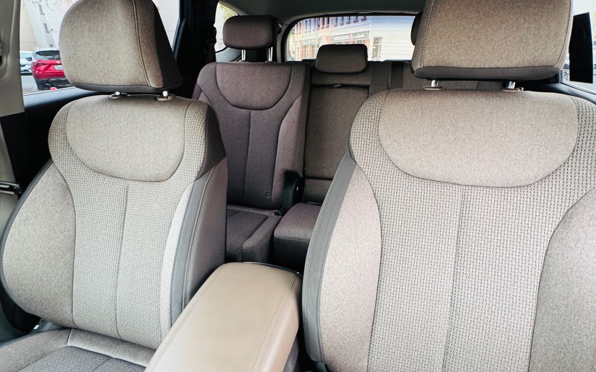 HYUNDAI SANTA FE - image 8