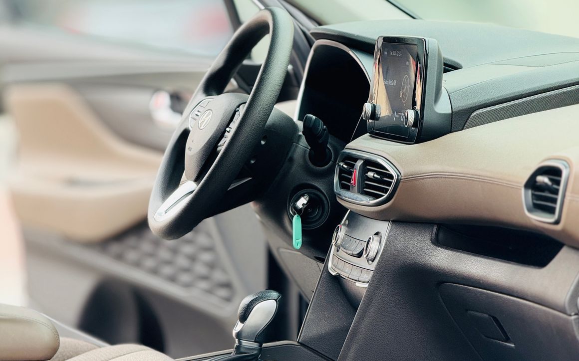 HYUNDAI SANTA FE - image 9