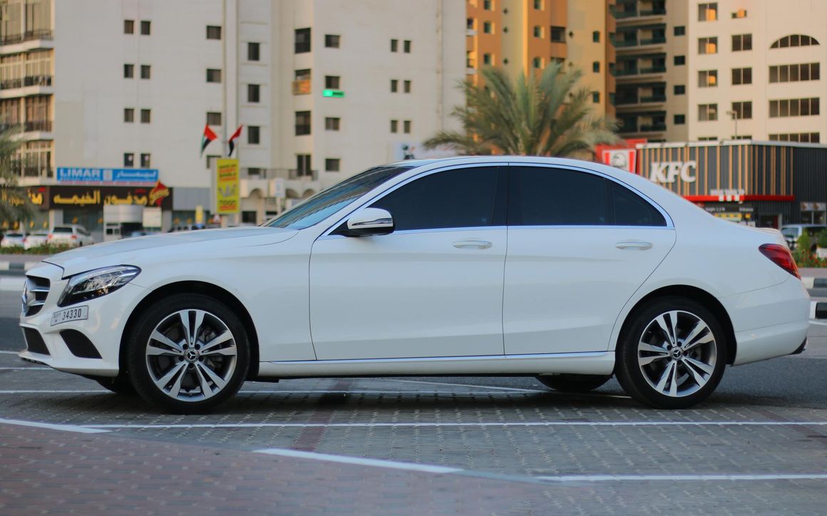 MERCEDES C300 - image 2