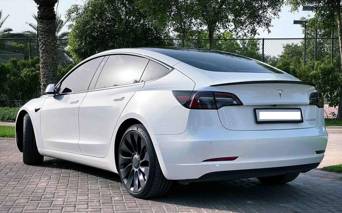 TESLA MODEL 3 STANDARD - image 3
