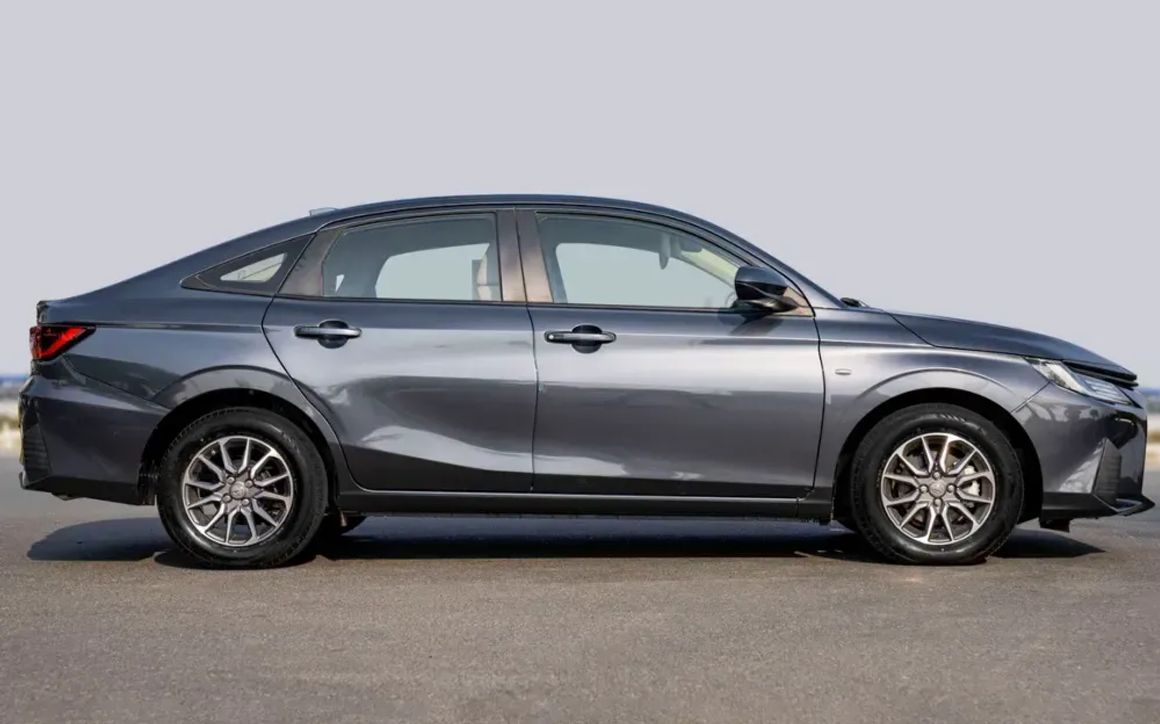 Toyota Yaris - image 5