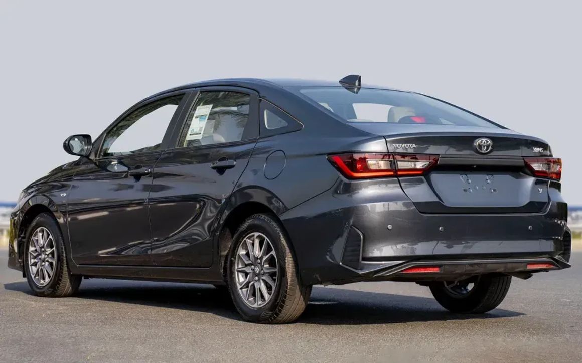 Toyota Yaris - image 7