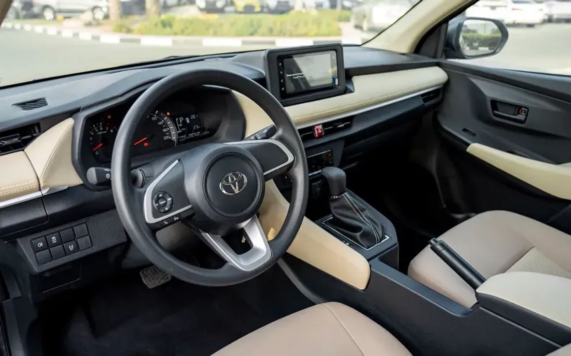 Toyota Yaris - image 8