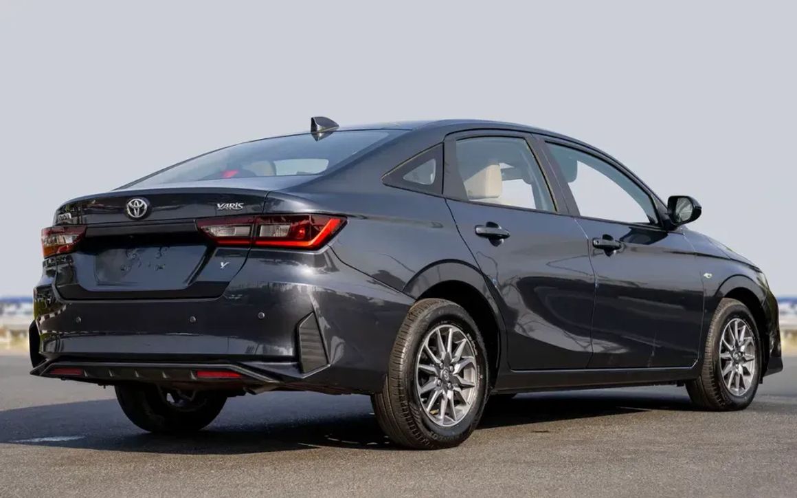 Toyota Yaris - image 6