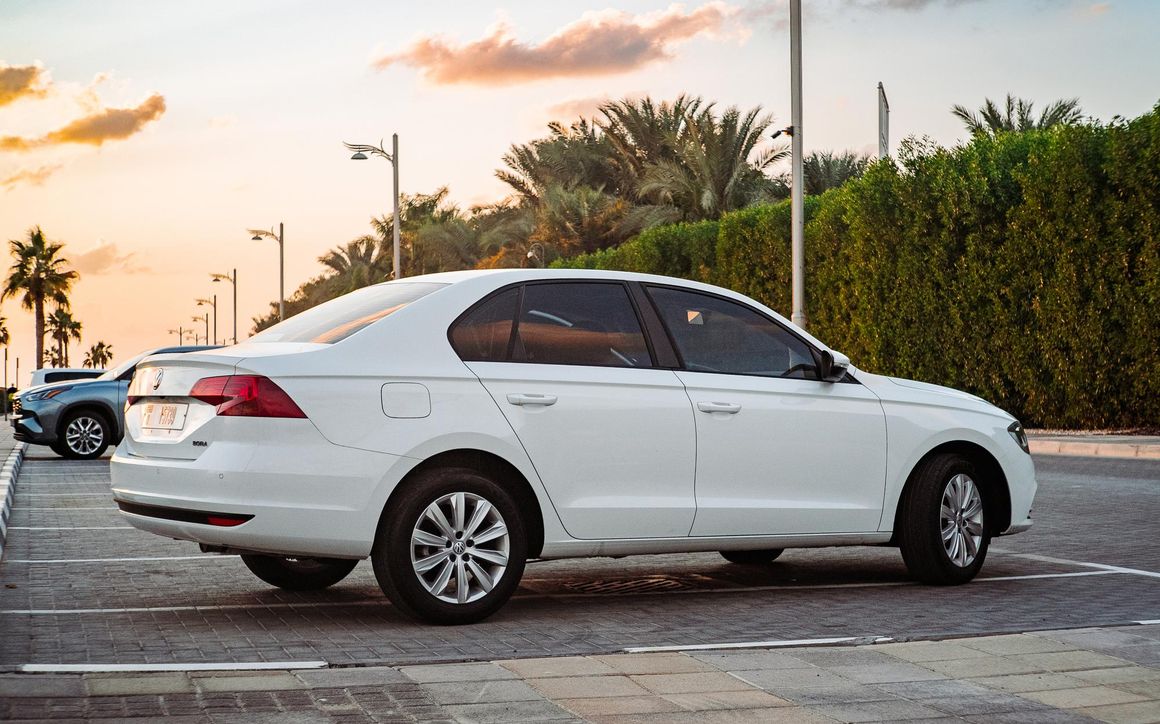 VOLKSWAGEN BORA - image 3