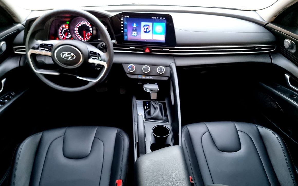 Hyundai Elantra - image 3