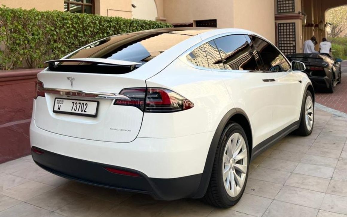 Tesla Model X - image 4