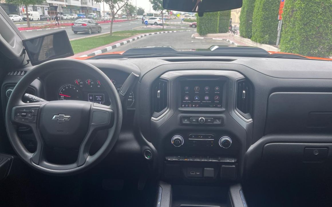 Chevrolet Silverado 1500 - image 8