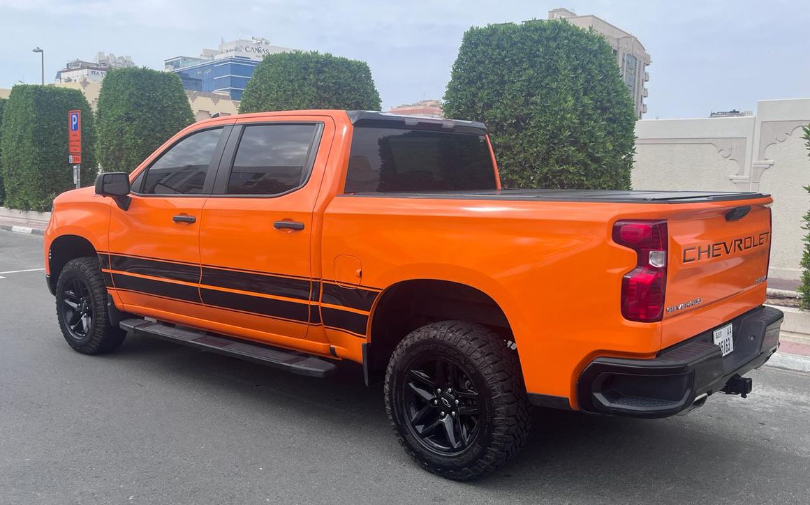Chevrolet Silverado 1500 - image 4