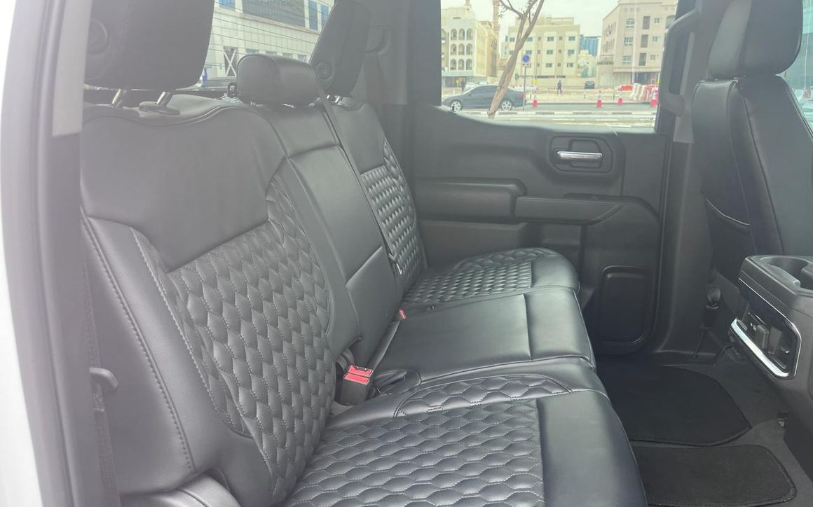 Chevrolet Silverado 1500 - image 12