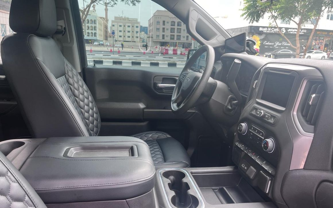 Chevrolet Silverado 1500 - image 11