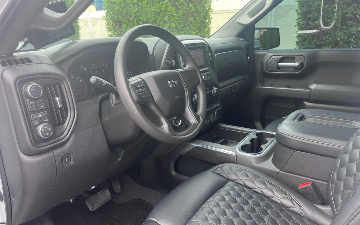 Chevrolet Silverado 1500 - image 10