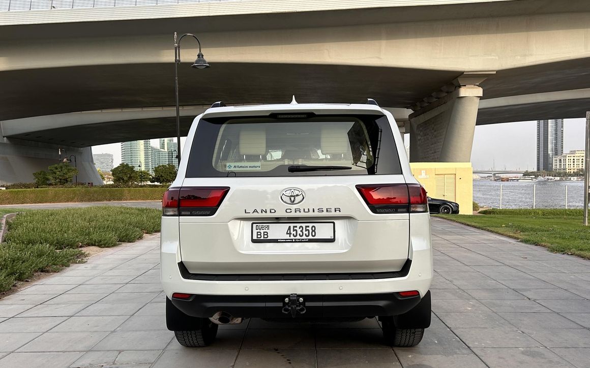 Toyota Land Cruiser - image 6