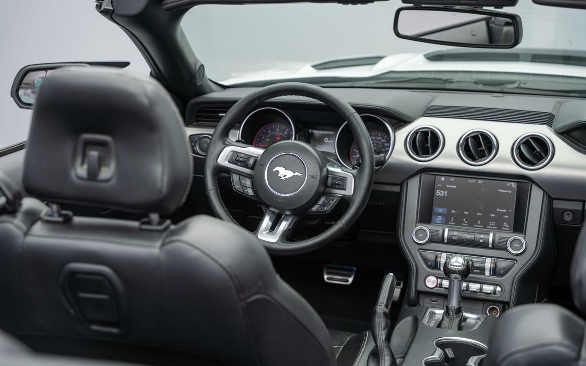FORD MUSTANG Conv 2019 - image 8