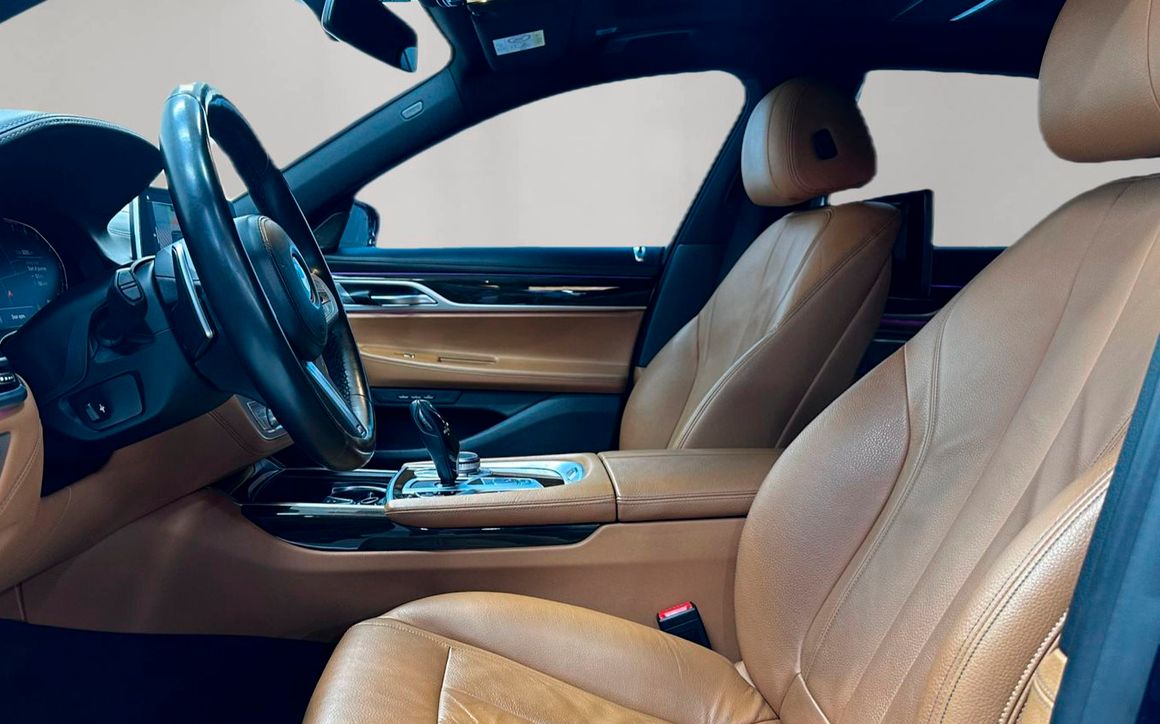 BMW 730Li - image 6