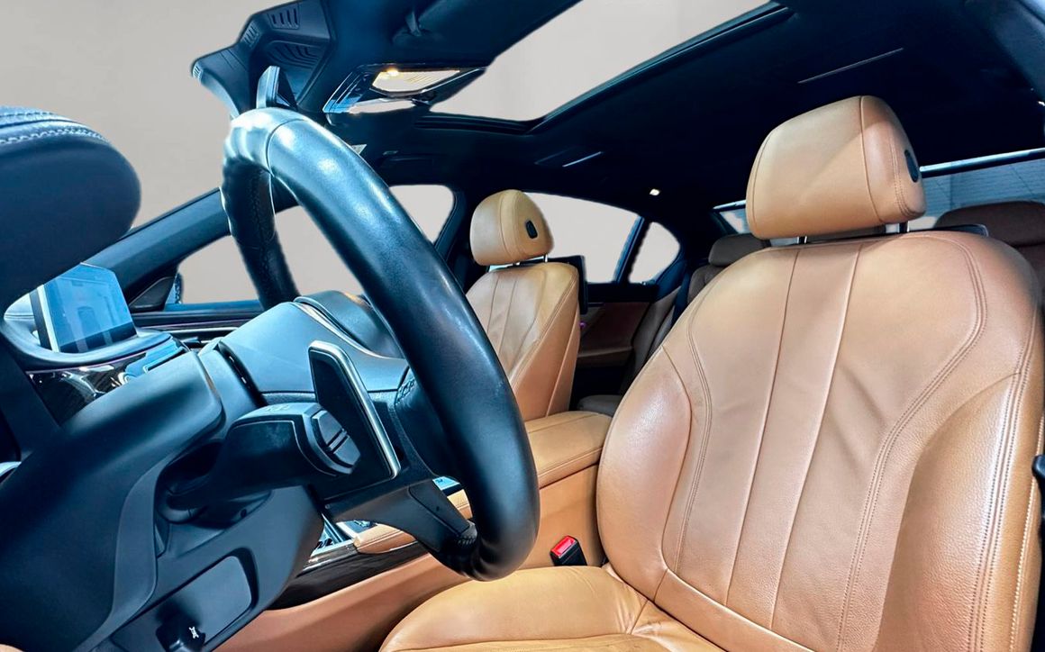 BMW 730Li - image 7