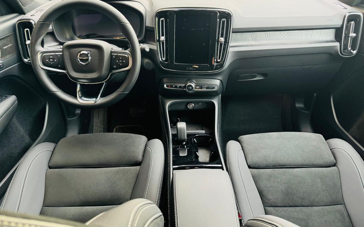 VOLVO-XC40 RECHARGE TWIN P8 2023 - image 6