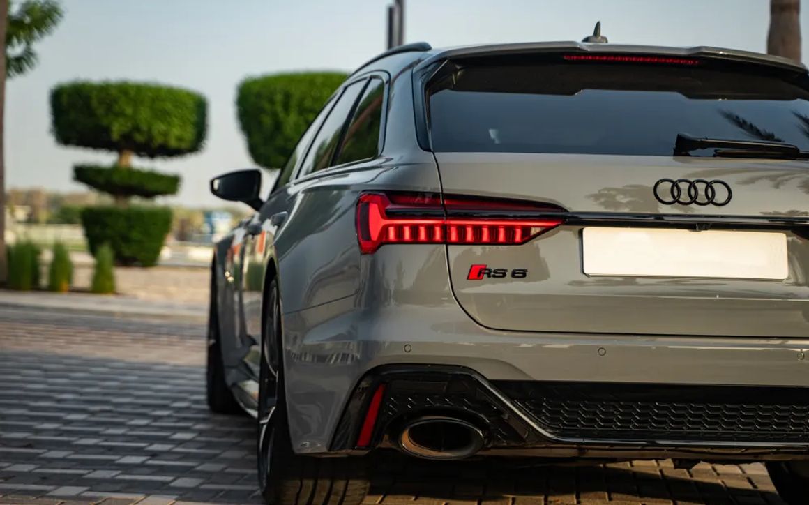 AUDI RS6 - image 8