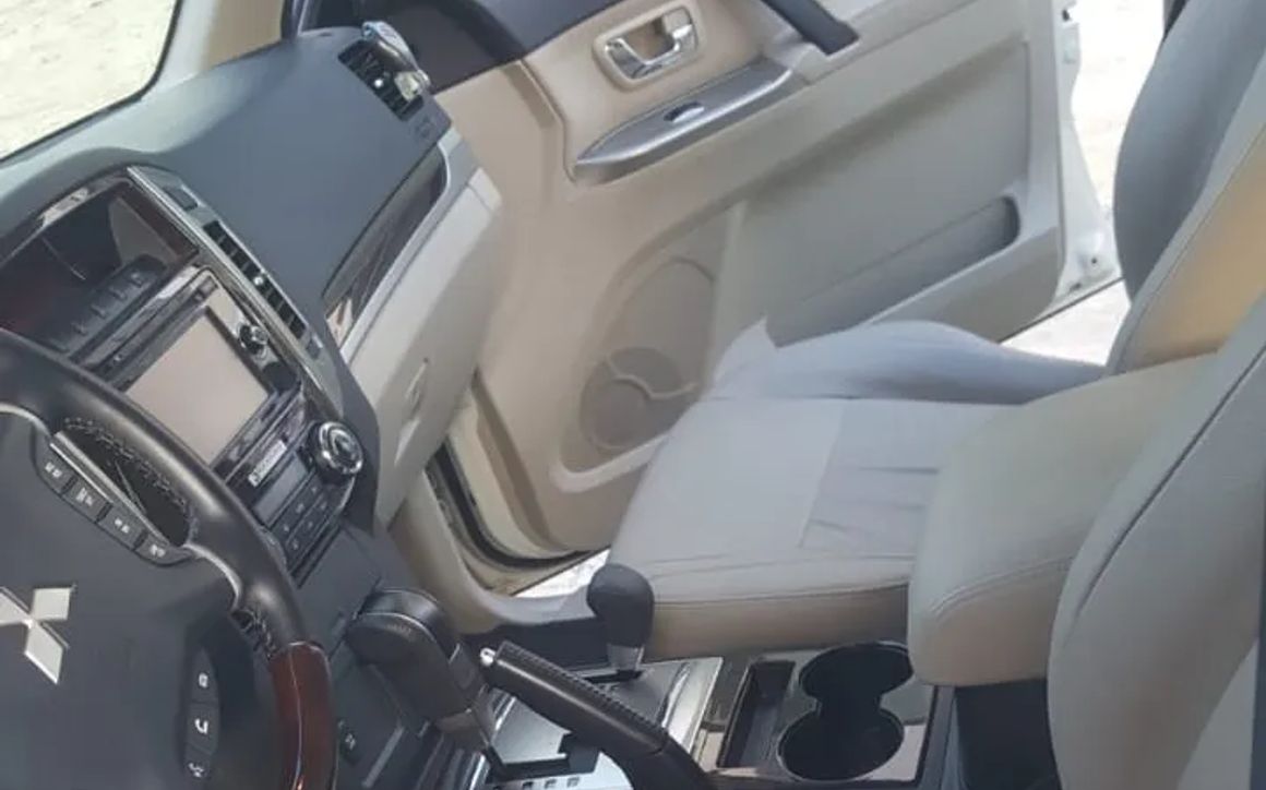 Mitsubishi Pajero - image 6