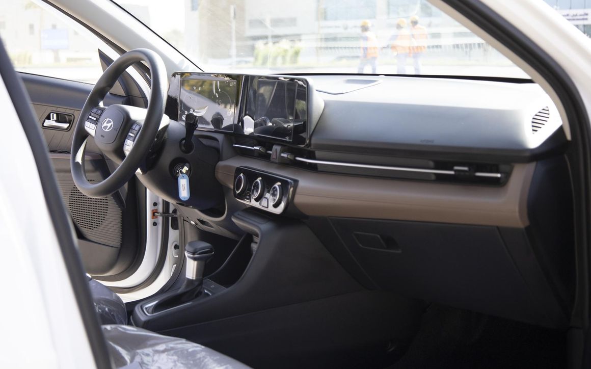 Hyundai Accent - image 7