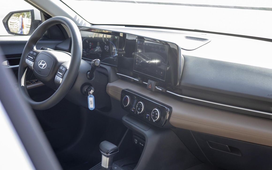 Hyundai Accent - image 5