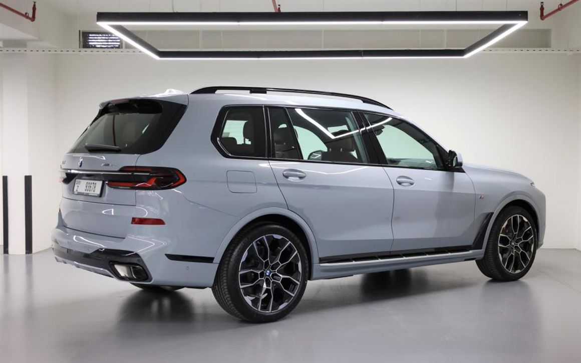 BMW X7  - image 4