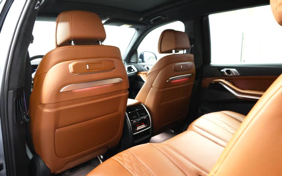 BMW X7  - image 8