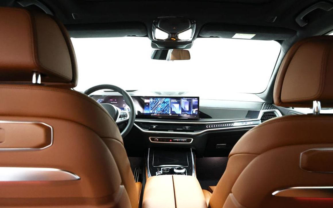 BMW X7  - image 7