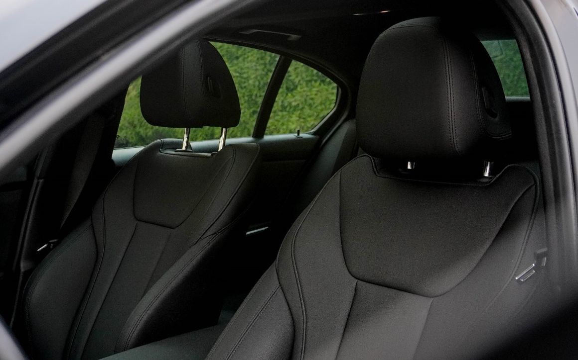 BMW 330i - image 14