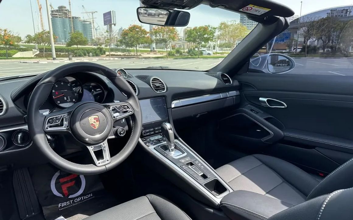 Porsche Boxster 718 Convertible 2024 - image 6