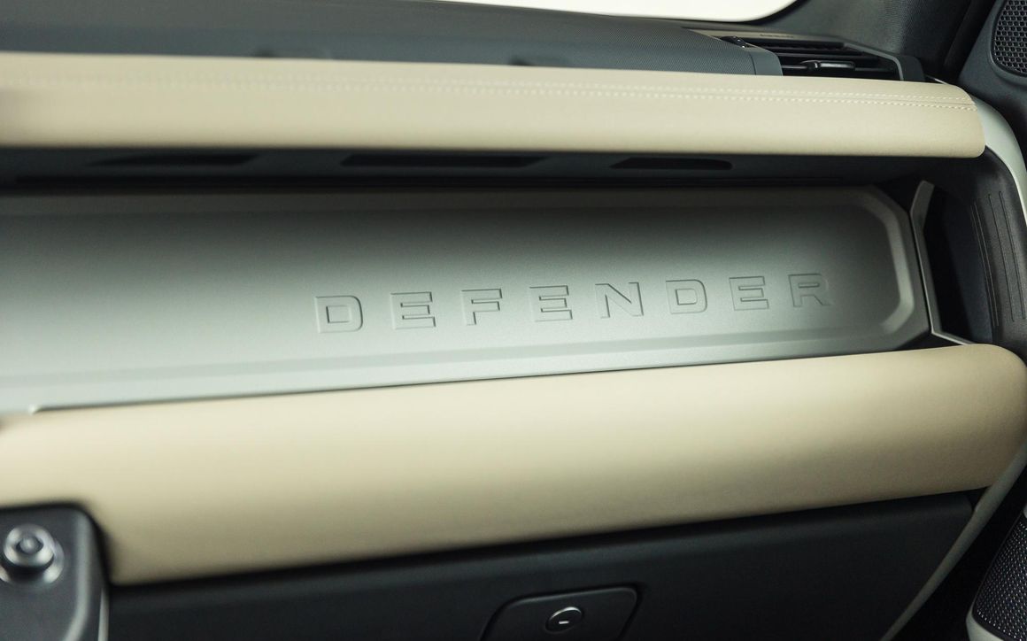 Land Rover Defender - image 22