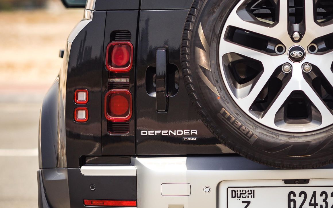 Land Rover Defender - image 12