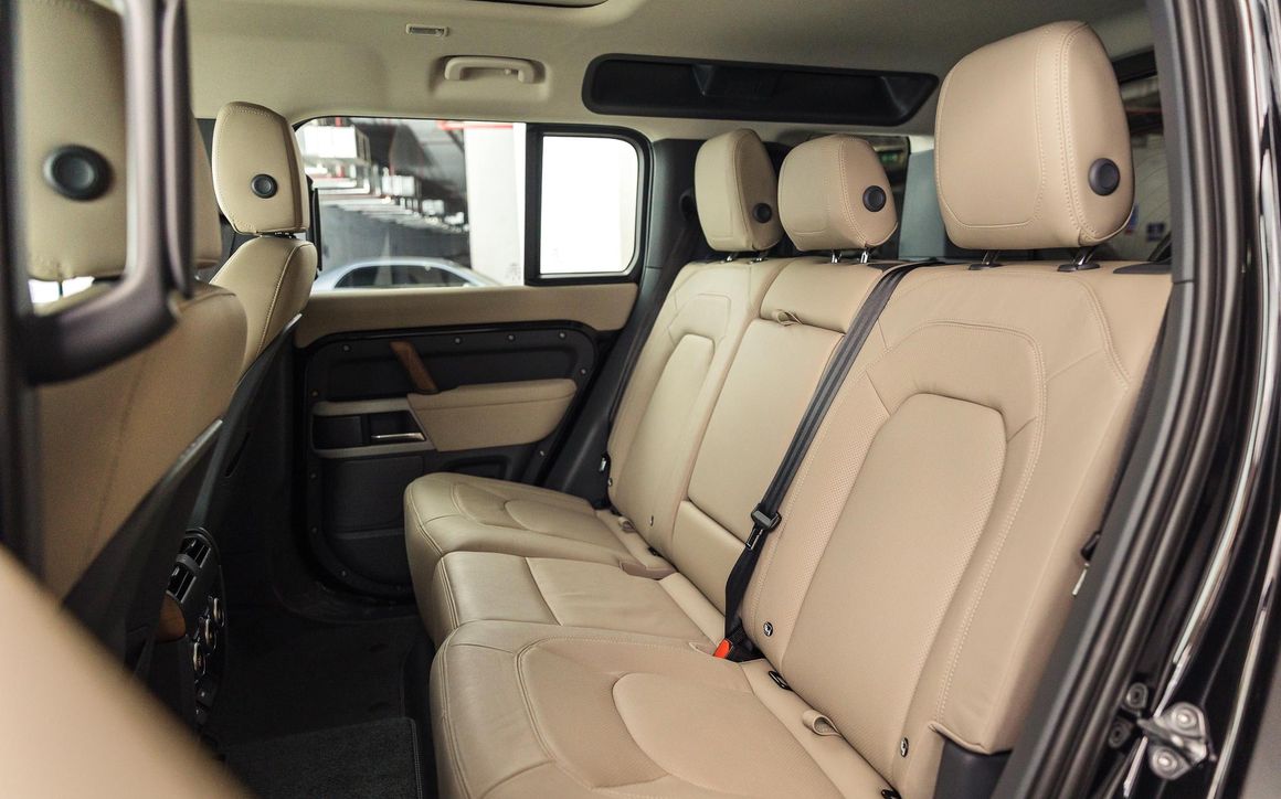 Land Rover Defender - image 17