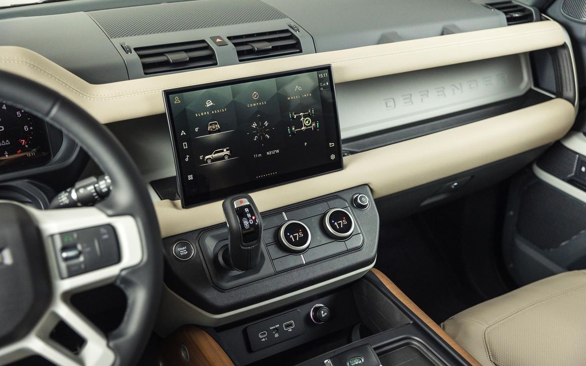 Land Rover Defender - image 16