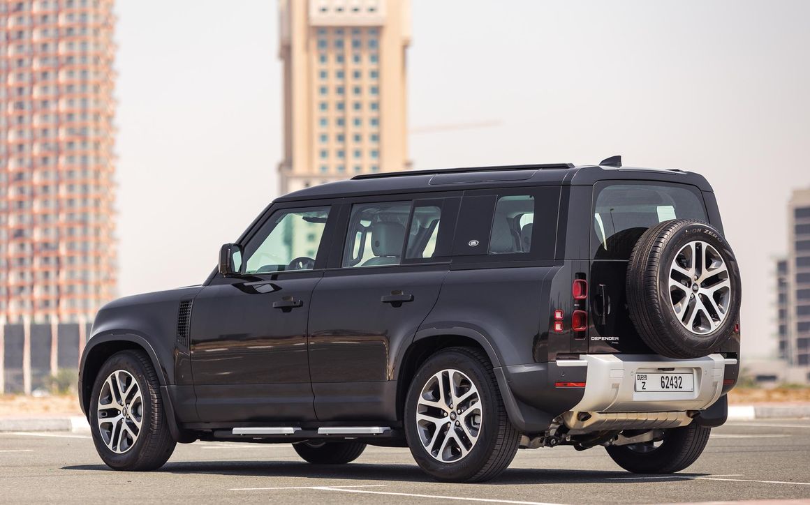 Land Rover Defender - image 7