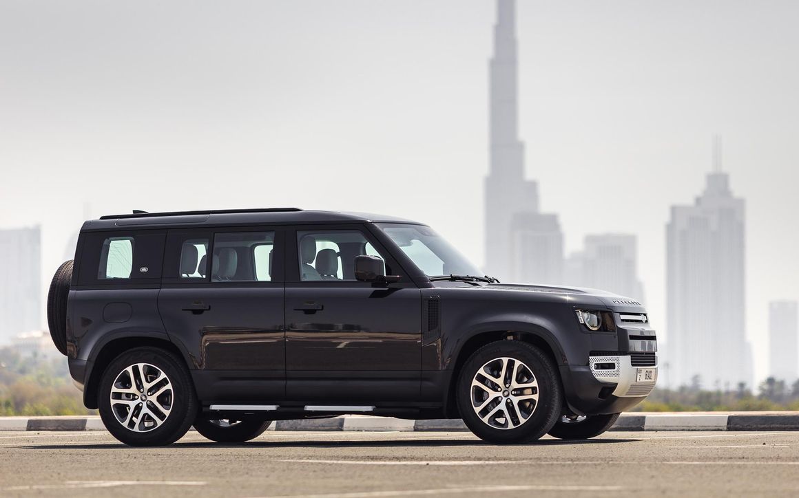 Land Rover Defender - image 3