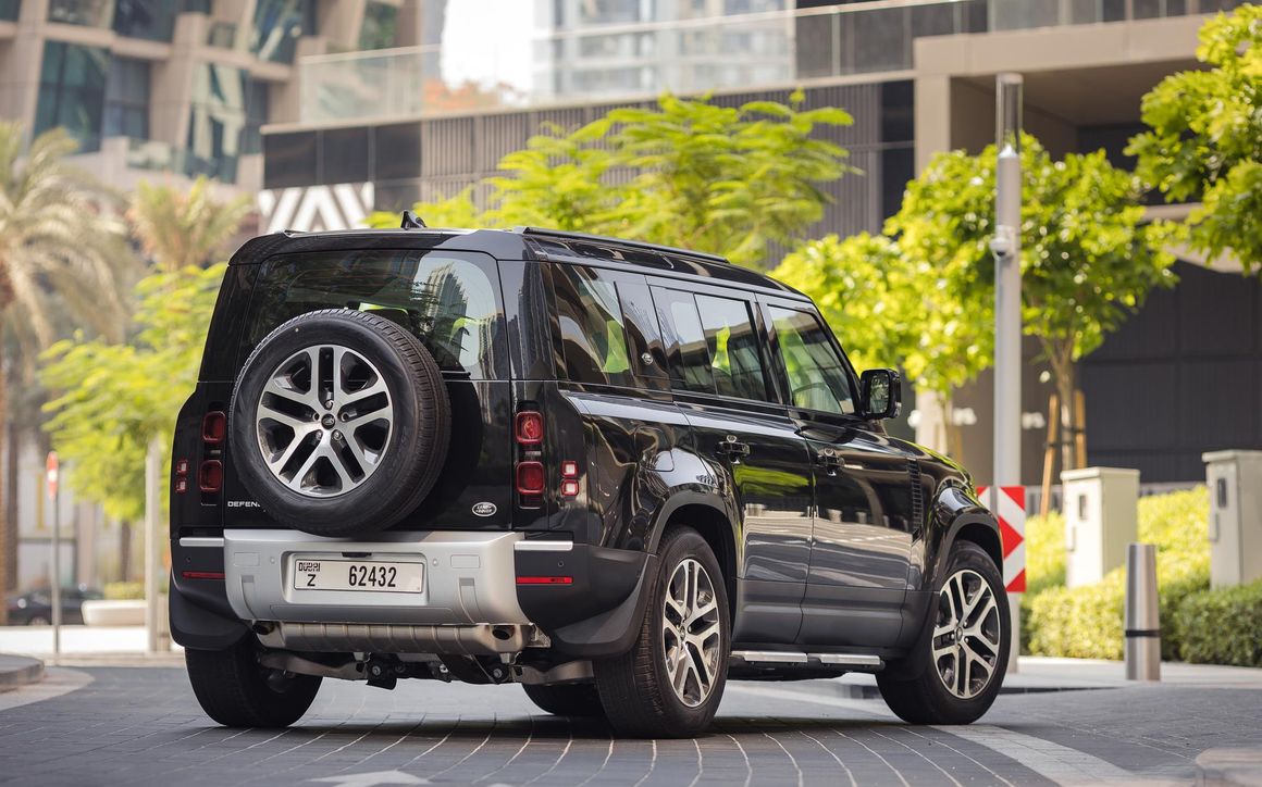 Land Rover Defender - image 8