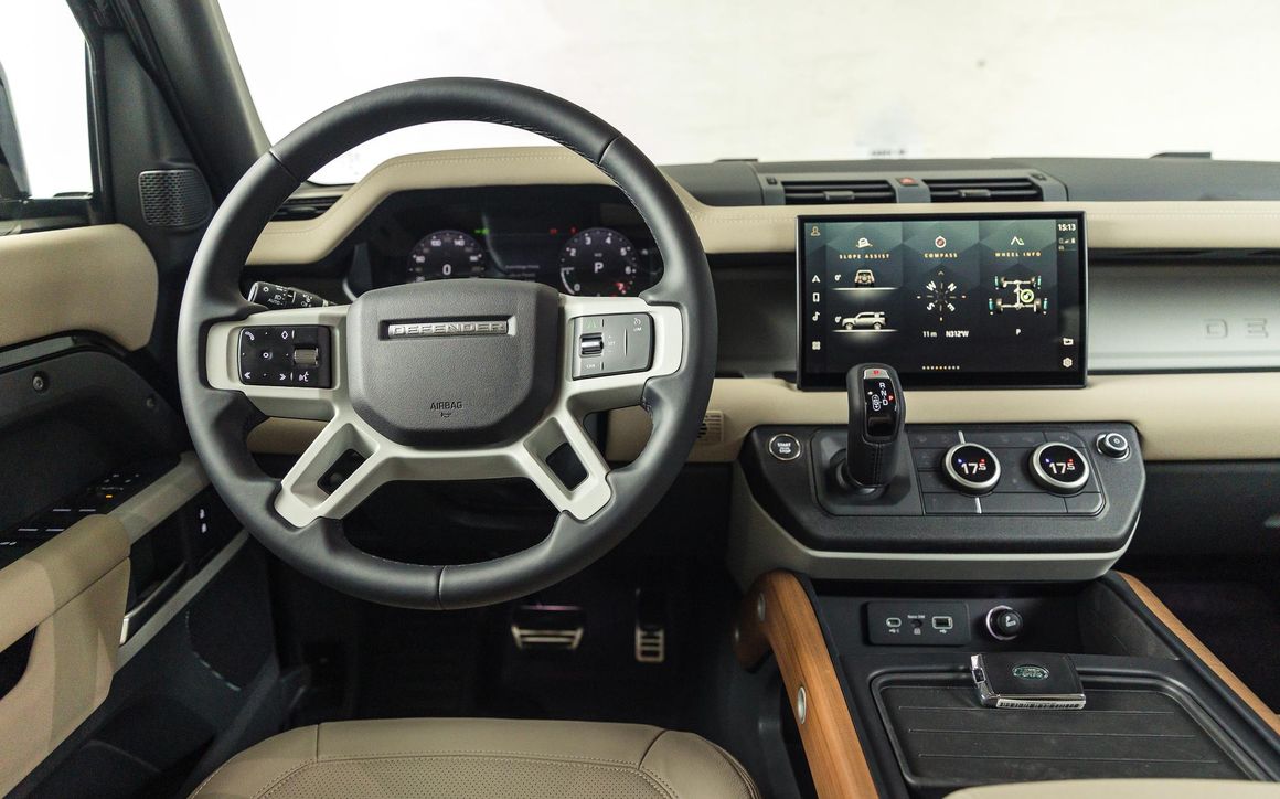 Land Rover Defender - image 14