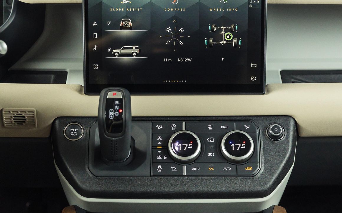 Land Rover Defender - image 15