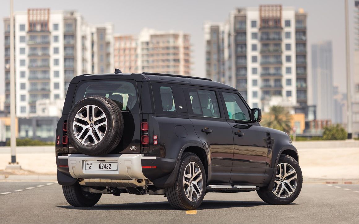 Land Rover Defender - image 9