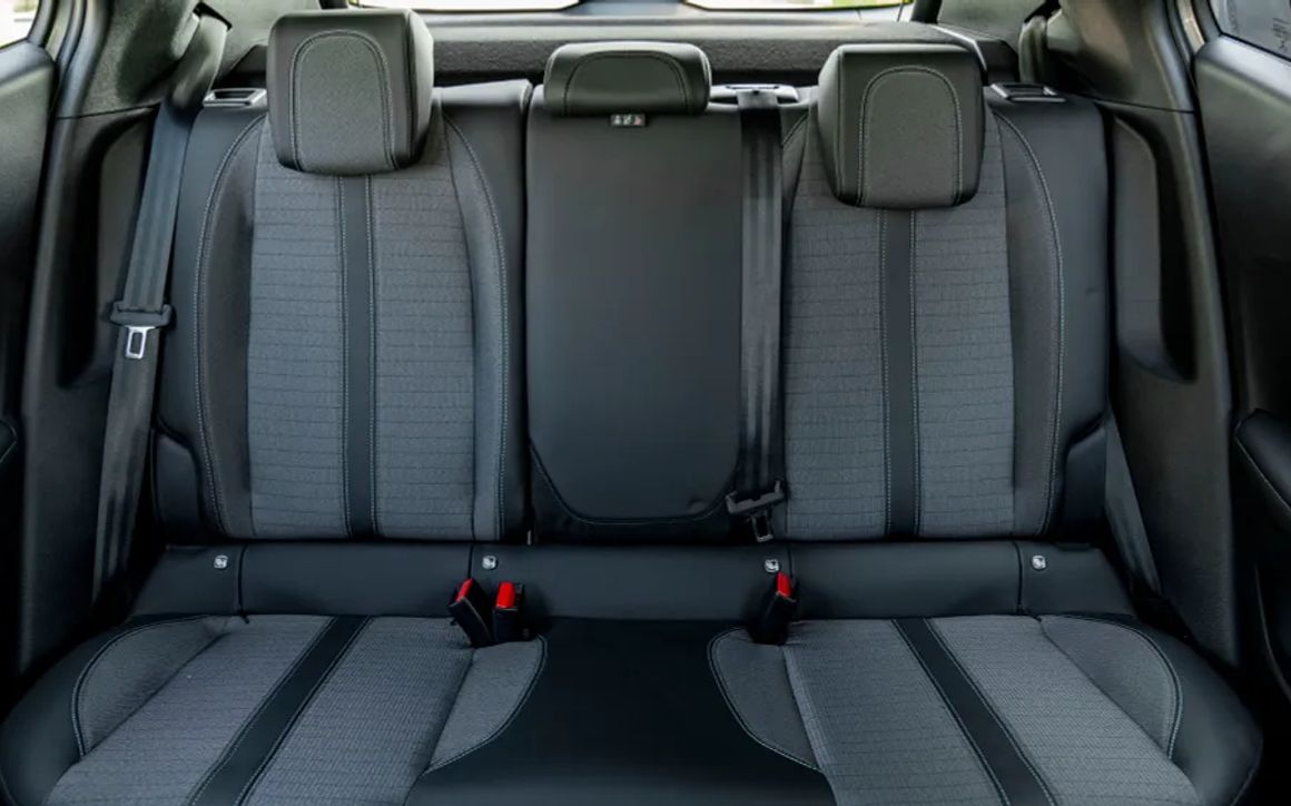 Peugeot 2008 - image 11