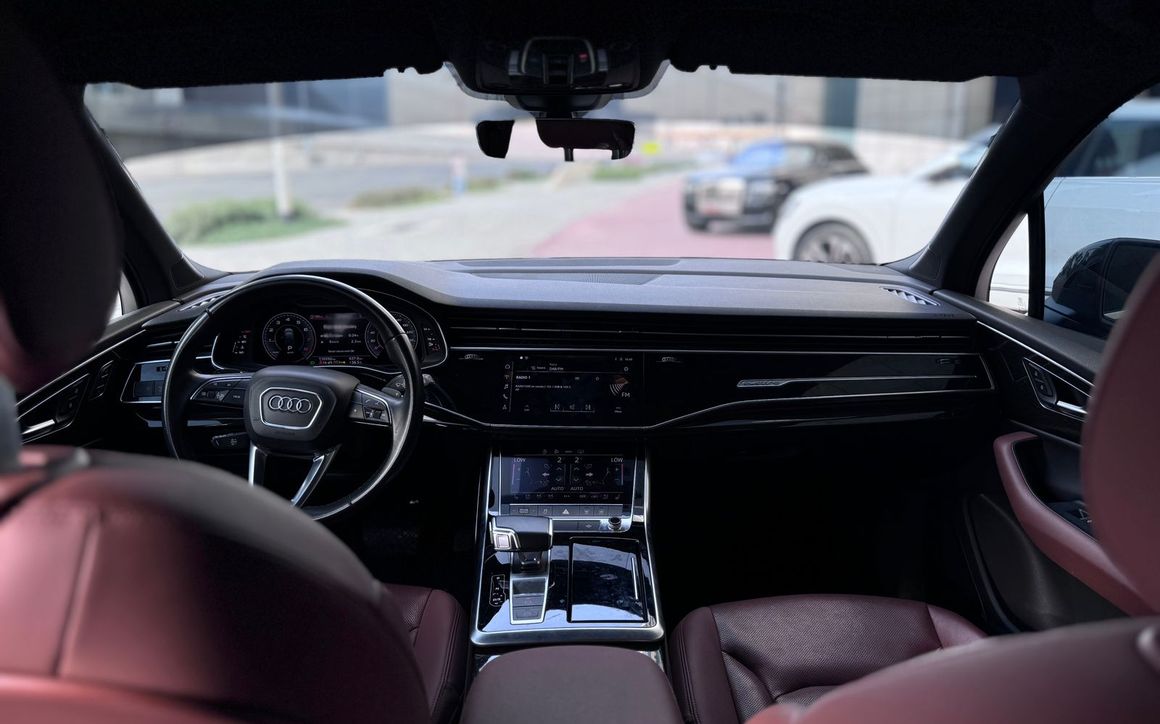 Audi Q7 - image 5
