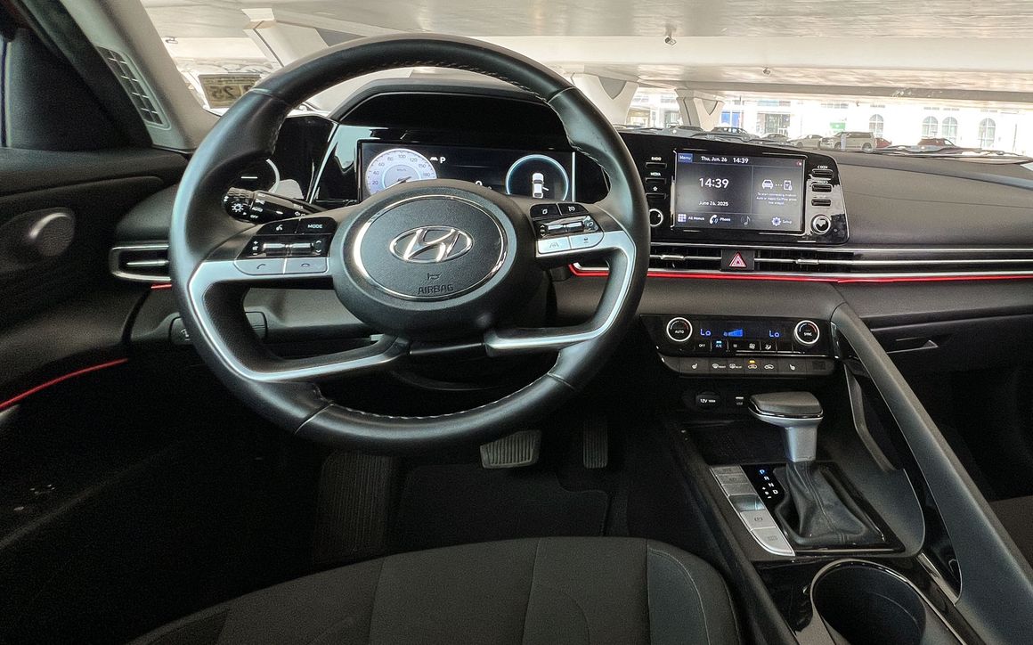 Hyundai Elantra - image 10