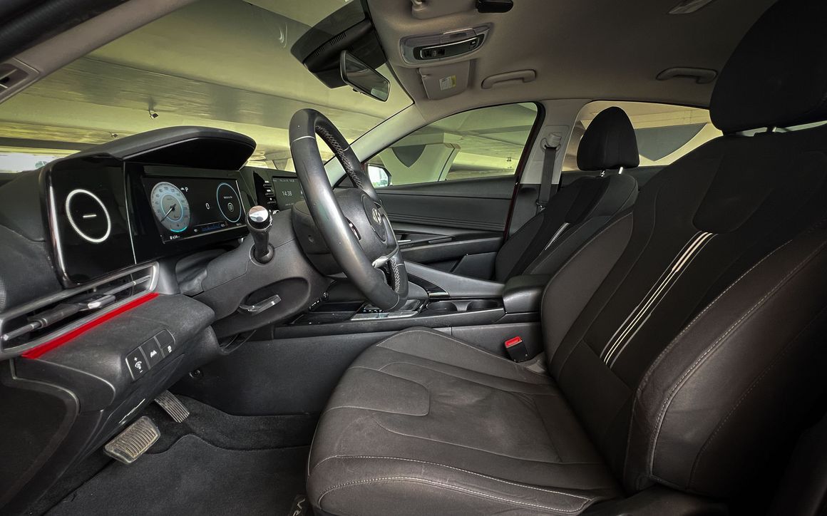 Hyundai Elantra - image 12