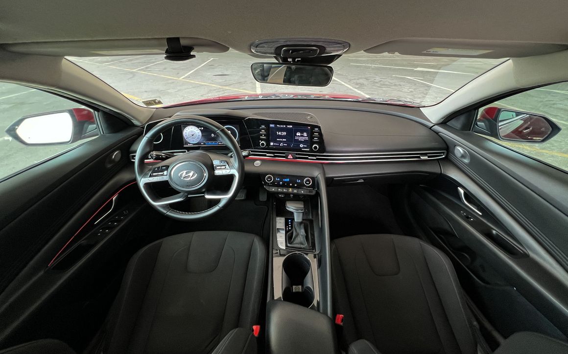 Hyundai Elantra - image 8