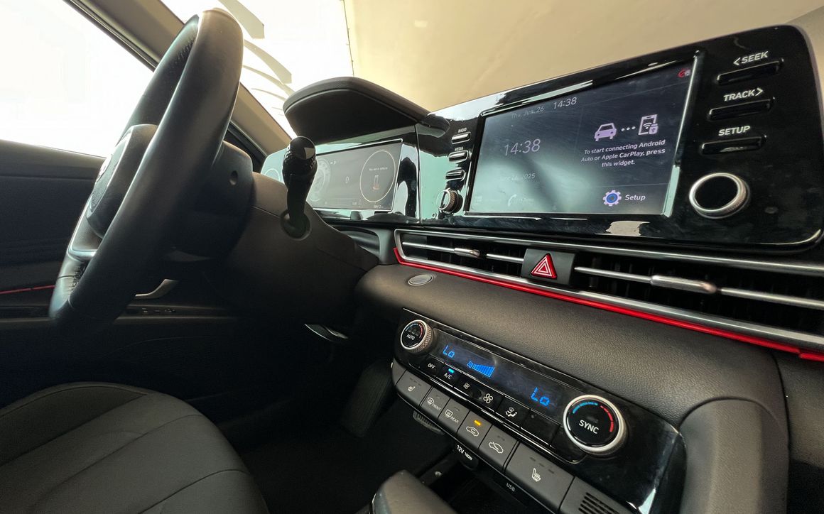 Hyundai Elantra - image 11