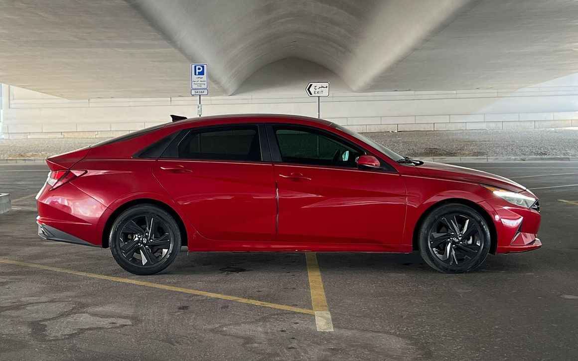 Hyundai Elantra - image 5