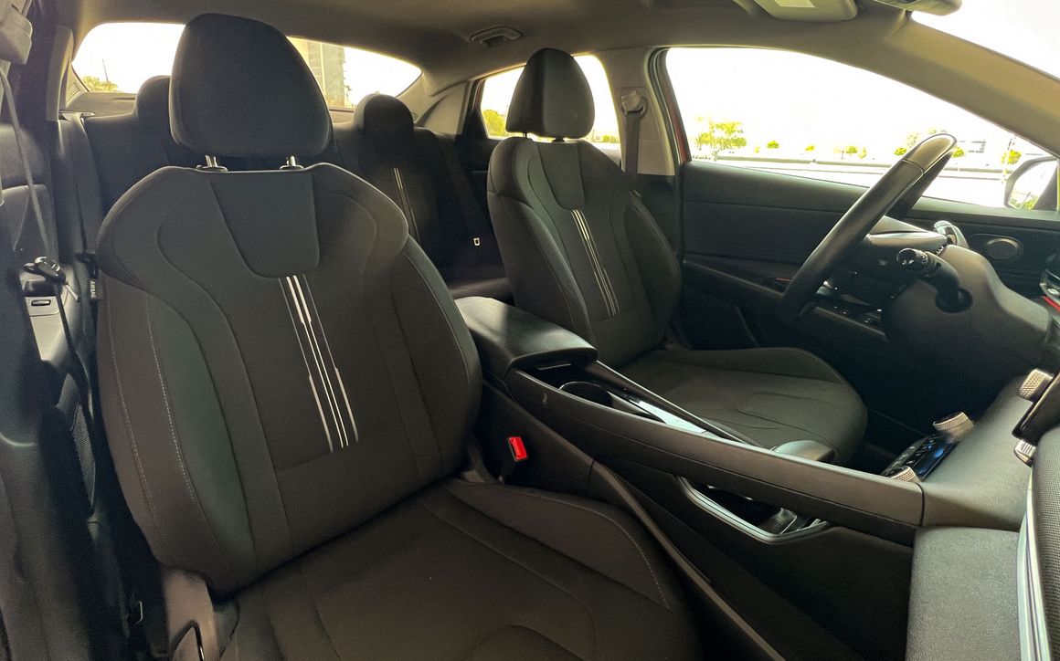 Hyundai Elantra - image 13