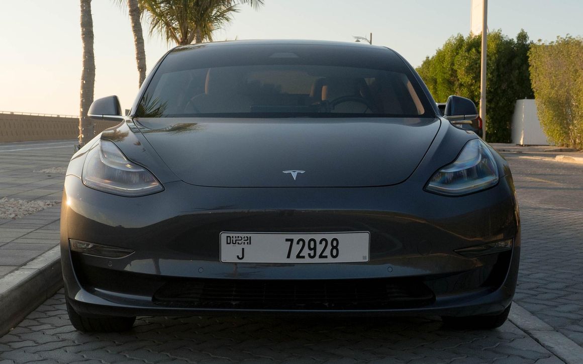 Tesla Model 3 - image 2