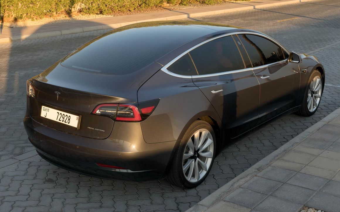Tesla Model 3 - image 4